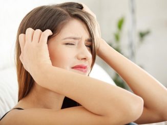 Ù tai phải là điềm gì