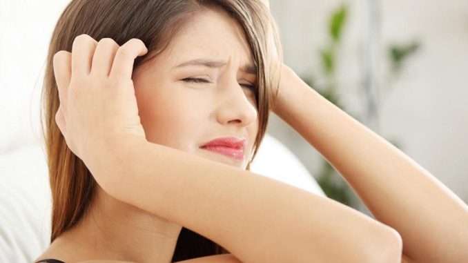 Ù tai phải là điềm gì